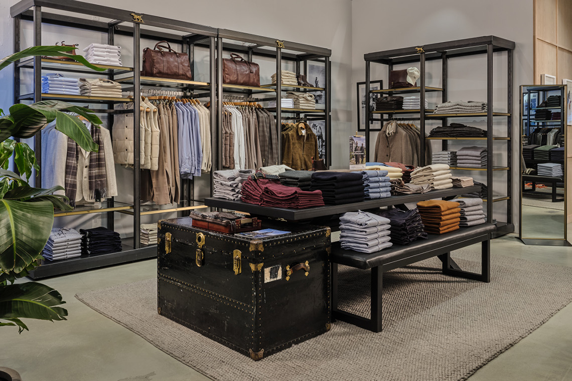 Rodd & Gunn 555/ 5th Avenue store.